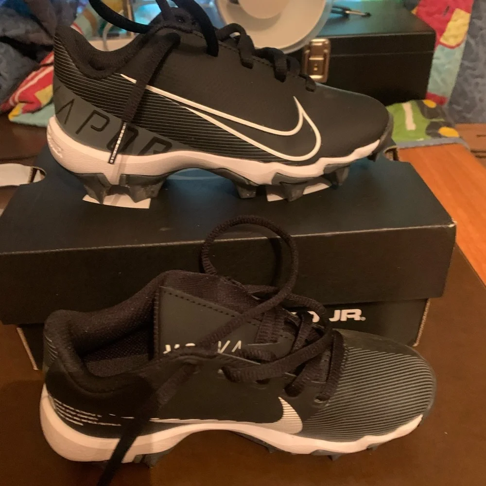 NWOT Nike cleats - Picture 1 of 5